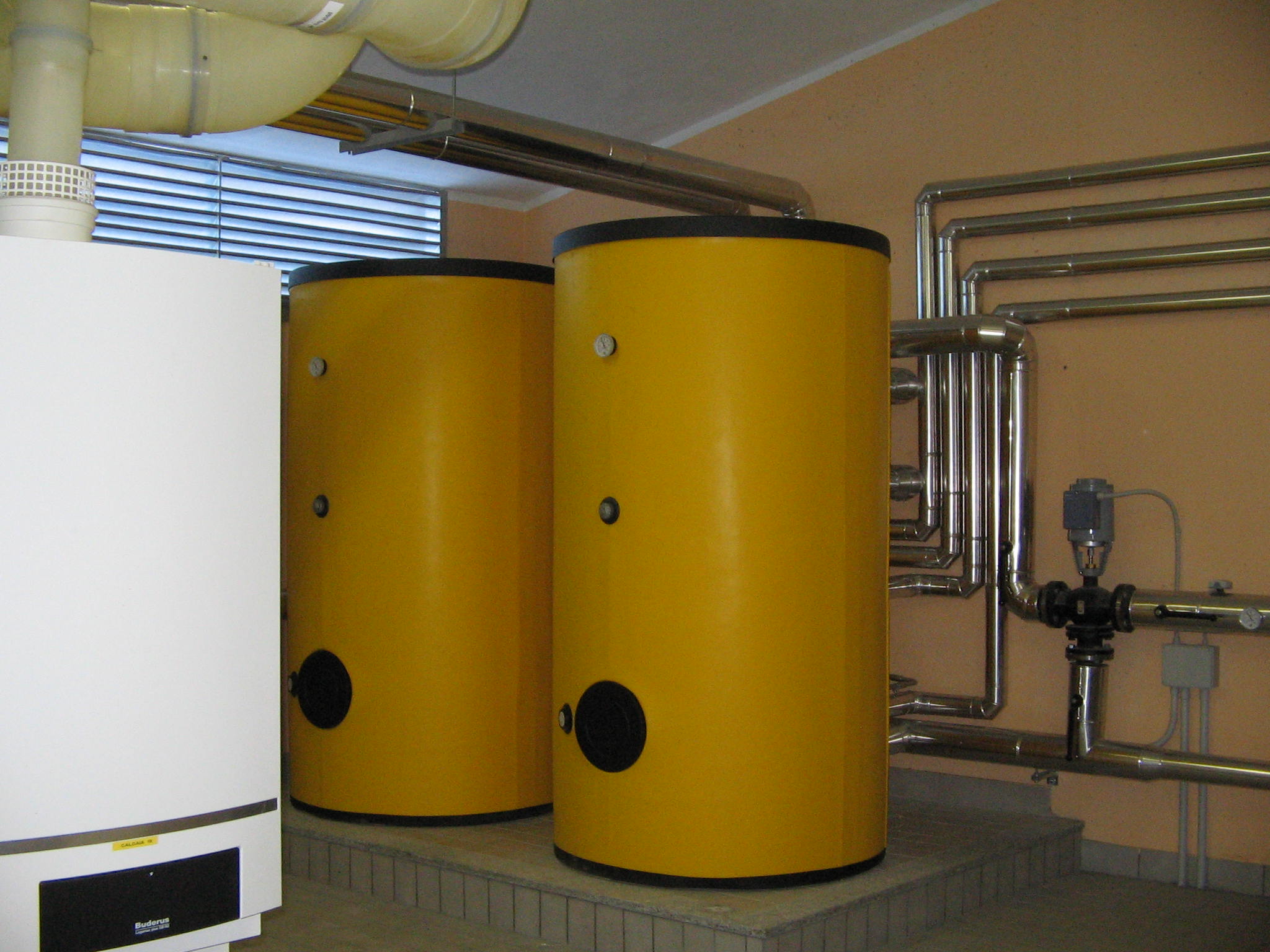 bollitori per acqua calda sanitaria a doppio serpentino con integrazione solare valtellina 025.jpg
